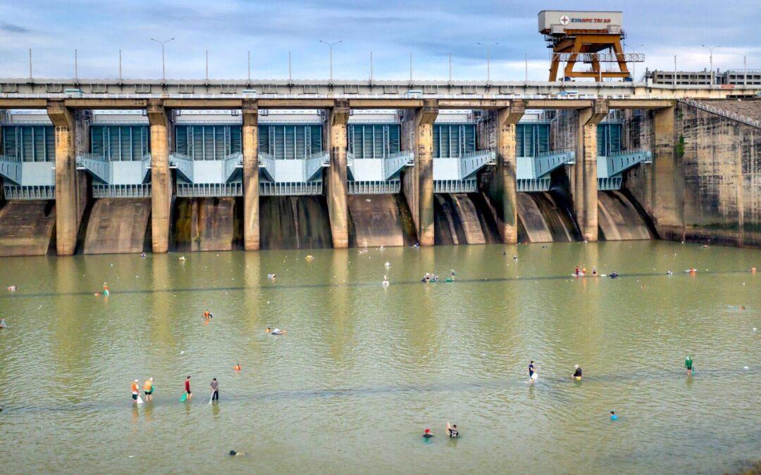Managing dam hazard in changing urban spaces